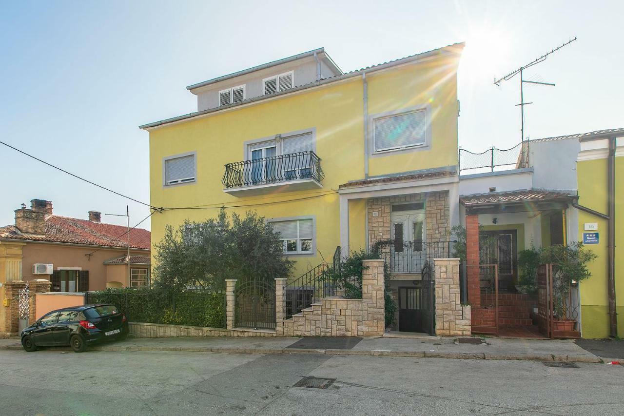 Polias Apartment Pula Buitenkant foto