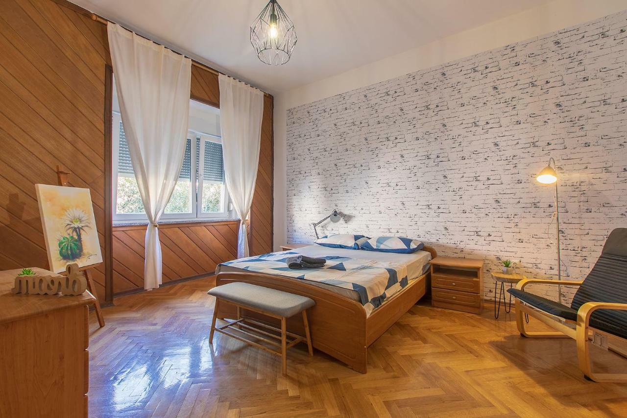 Polias Apartment Pula Buitenkant foto